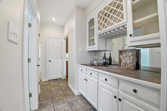 718 Morningside Drive, Mansfield, TX 76063