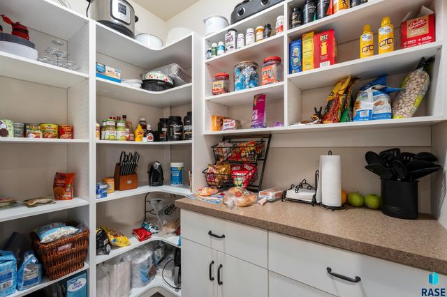 6300 S Hemingstone Trl Trail, Sioux Falls, SD 57108