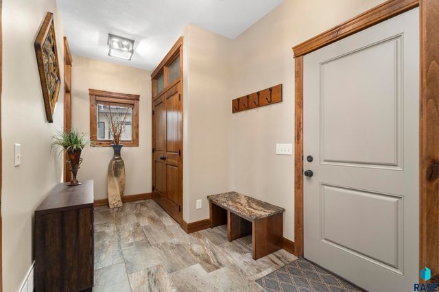 6300 S Hemingstone Trl Trail, Sioux Falls, SD 57108