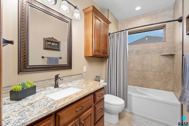 6300 S Hemingstone Trl Trail, Sioux Falls, SD 57108