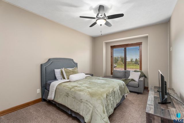 6300 S Hemingstone Trl Trail, Sioux Falls, SD 57108