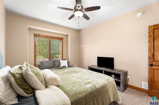 6300 S Hemingstone Trl Trail, Sioux Falls, SD 57108