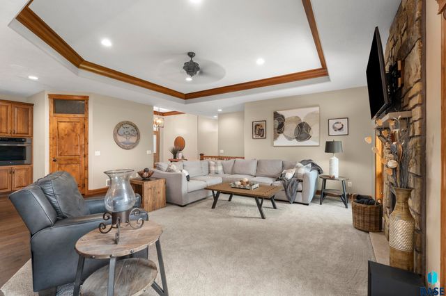 6300 S Hemingstone Trl Trail, Sioux Falls, SD 57108