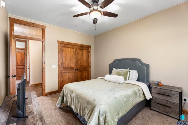 6300 S Hemingstone Trl Trail, Sioux Falls, SD 57108