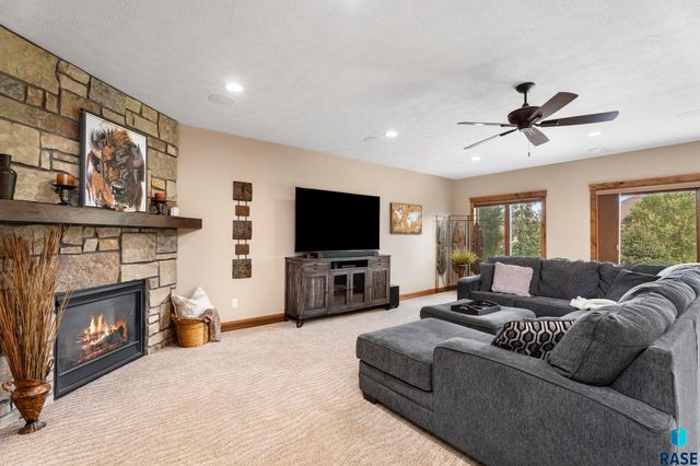 6300 S Hemingstone Trl Trail, Sioux Falls, SD 57108