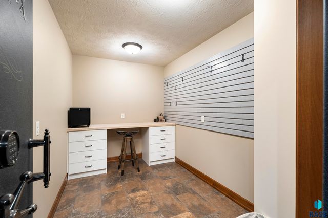 6300 S Hemingstone Trl Trail, Sioux Falls, SD 57108