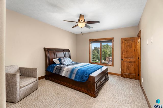 6300 S Hemingstone Trl Trail, Sioux Falls, SD 57108