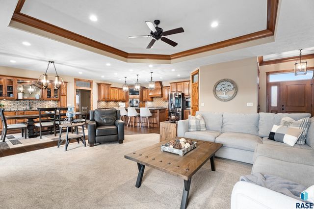 6300 S Hemingstone Trl Trail, Sioux Falls, SD 57108