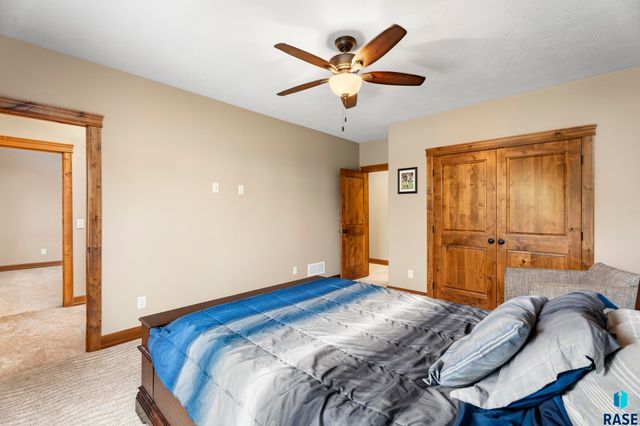 6300 S Hemingstone Trl Trail, Sioux Falls, SD 57108