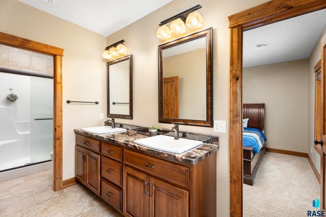 6300 S Hemingstone Trl Trail, Sioux Falls, SD 57108