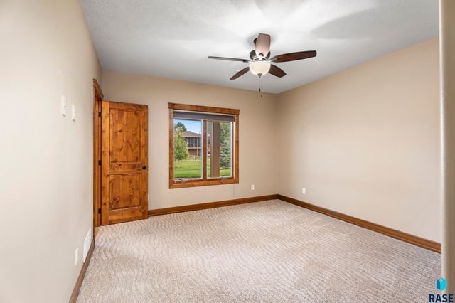 6300 S Hemingstone Trl Trail, Sioux Falls, SD 57108