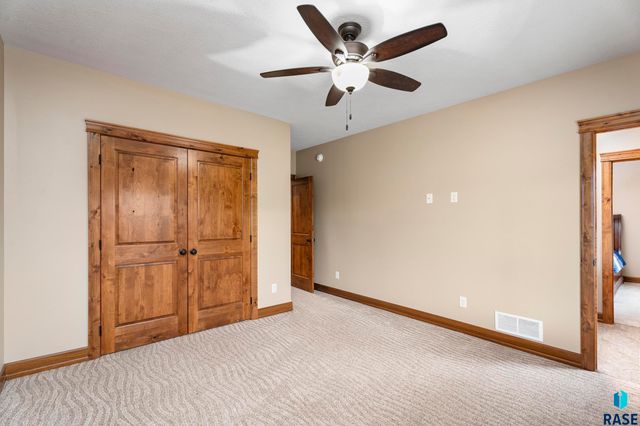 6300 S Hemingstone Trl Trail, Sioux Falls, SD 57108