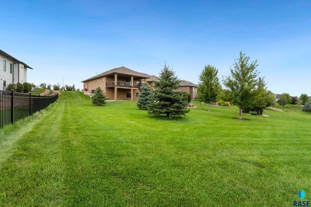 6300 S Hemingstone Trl Trail, Sioux Falls, SD 57108