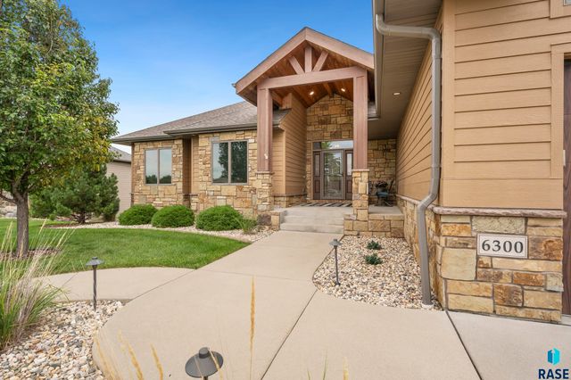 6300 S Hemingstone Trl Trail, Sioux Falls, SD 57108