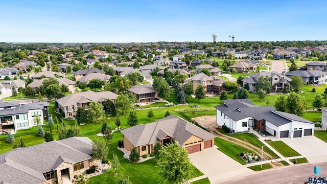 6300 S Hemingstone Trl Trail, Sioux Falls, SD 57108