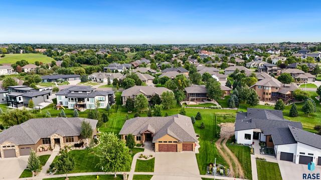 6300 S Hemingstone Trl Trail, Sioux Falls, SD 57108