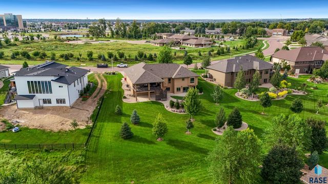 6300 S Hemingstone Trl Trail, Sioux Falls, SD 57108