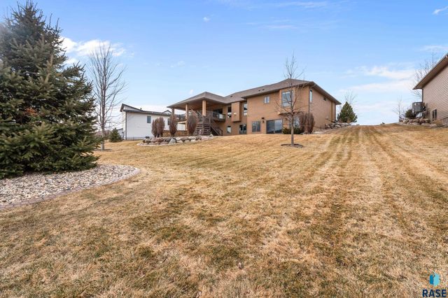 6300 S Hemingstone Trl Trail, Sioux Falls, SD 57108