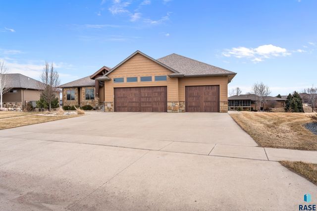 6300 S Hemingstone Trl Trail, Sioux Falls, SD 57108