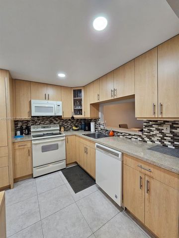 1000 Colony Point Circle 522, Pembroke Pines, FL 33026