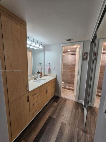 1000 Colony Point Circle 522, Pembroke Pines, FL 33026