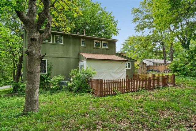 95 M Street, Lake Lotawana, MO 64086