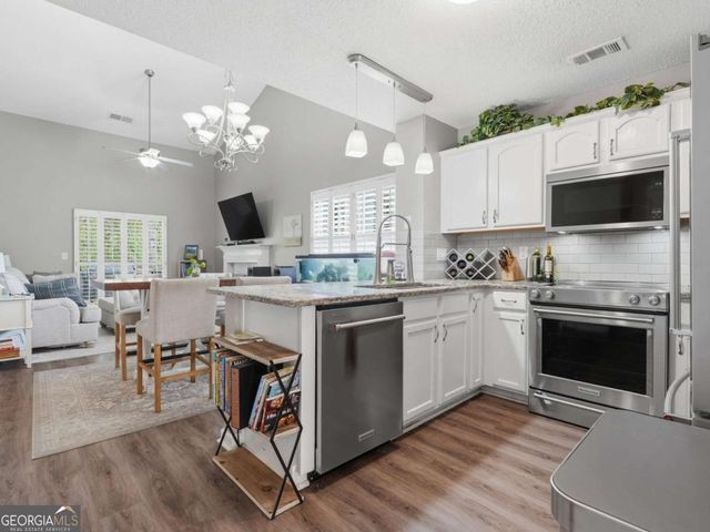 140 Fox Creek Drive, Woodstock, GA 30188
