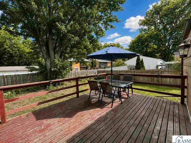 412 W 2nd Street, Mankato, MN 56001