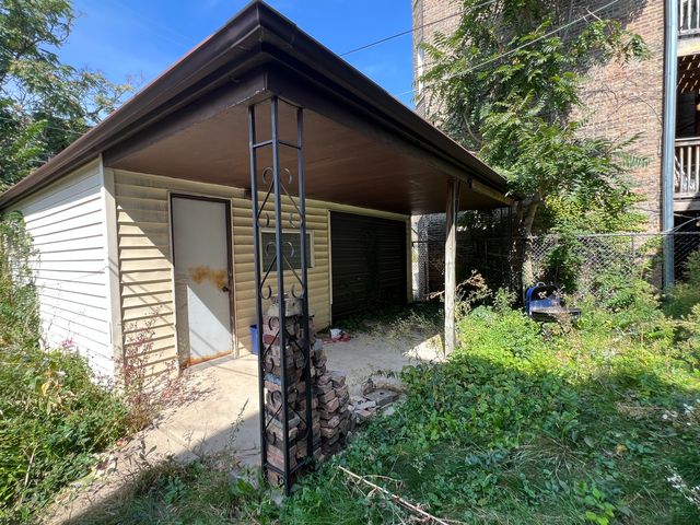 8024 S Eberhart Avenue, Chicago, IL 60619