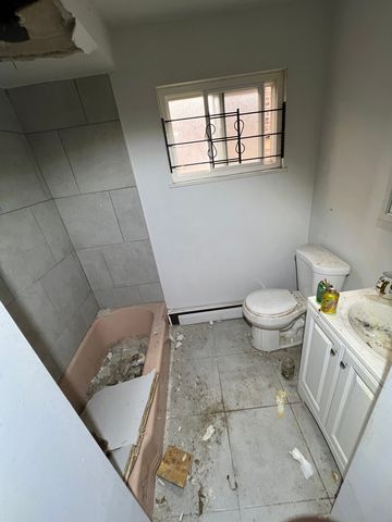 8024 S Eberhart Avenue, Chicago, IL 60619