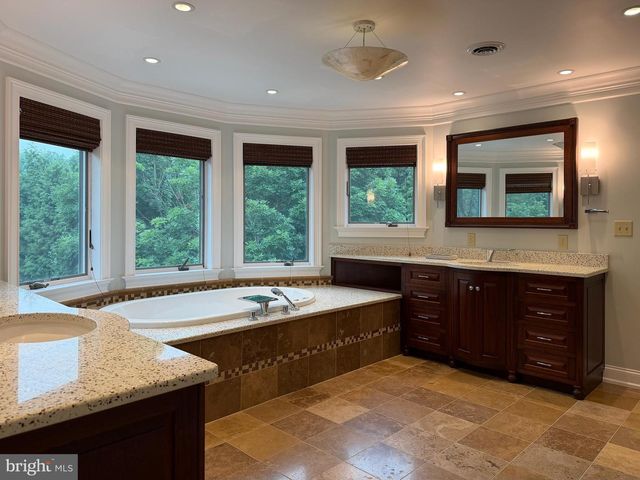 4 TANAGER DR, Wyomissing, PA 19610