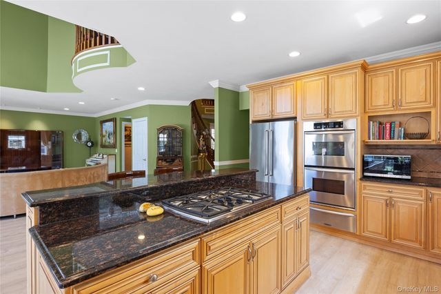 385 Altessa Boulevard, Melville, NY 11747