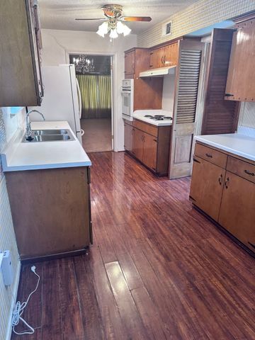 1700 W Belden Street, Sherman, TX 75092