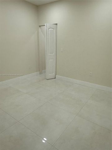 559 NW 2nd St 2, Florida City, FL 33034