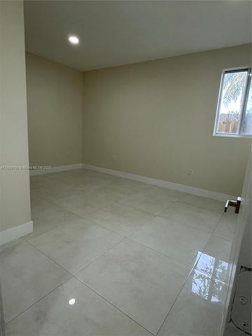 559 NW 2nd St 2, Florida City, FL 33034