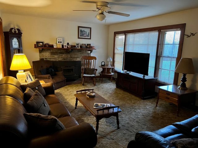 775 Railroad Rd, Wartrace, TN 37183