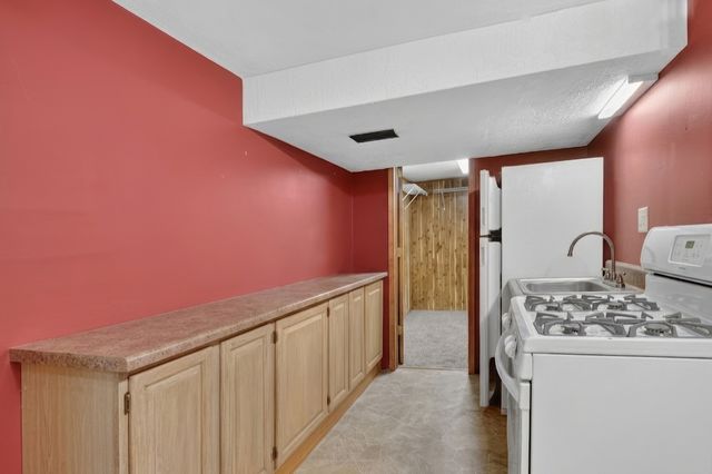 2207 Eshcol Avenue, Zion, IL 60099