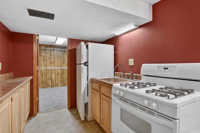 2207 Eshcol Avenue, Zion, IL 60099
