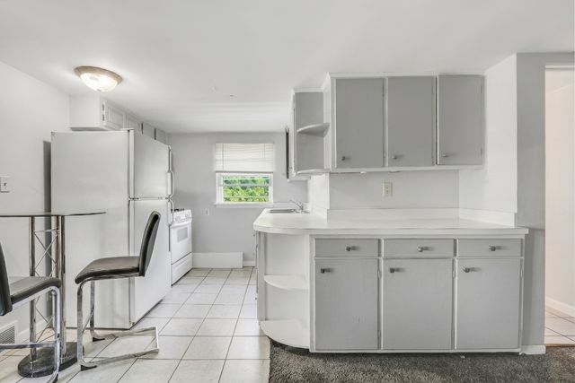 2207 Eshcol Avenue, Zion, IL 60099