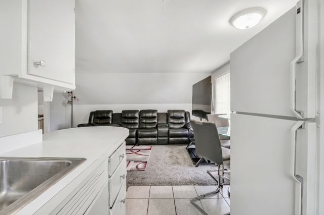 2207 Eshcol Avenue, Zion, IL 60099