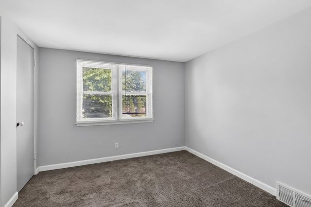 2207 Eshcol Avenue, Zion, IL 60099