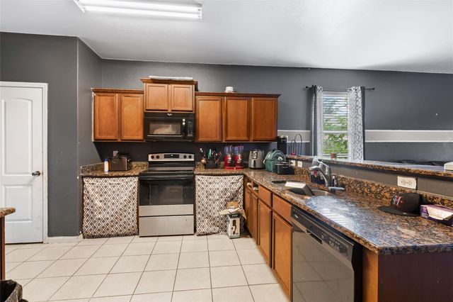 2707 Tracy Lane, Highlands, TX 77562