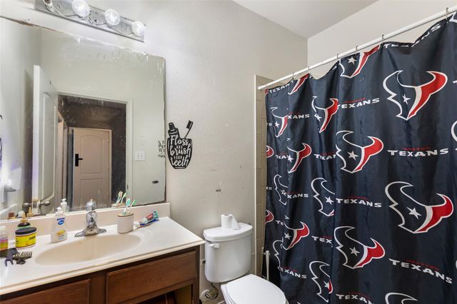 2707 Tracy Lane, Highlands, TX 77562