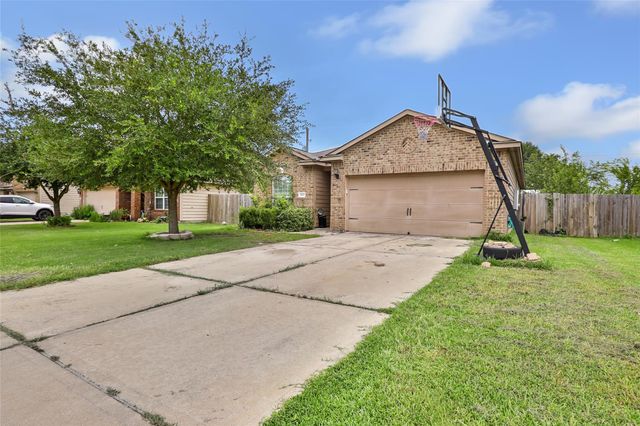 2707 Tracy Lane, Highlands, TX 77562