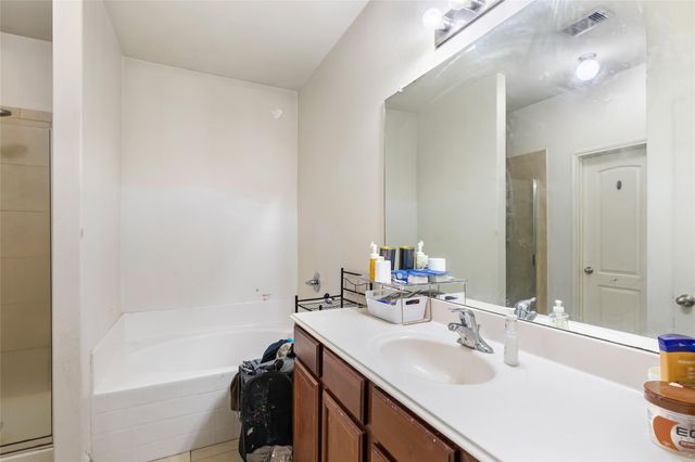 2707 Tracy Lane, Highlands, TX 77562
