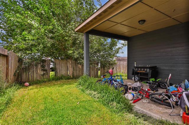 2707 Tracy Lane, Highlands, TX 77562