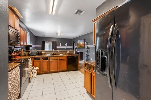 2707 Tracy Lane, Highlands, TX 77562