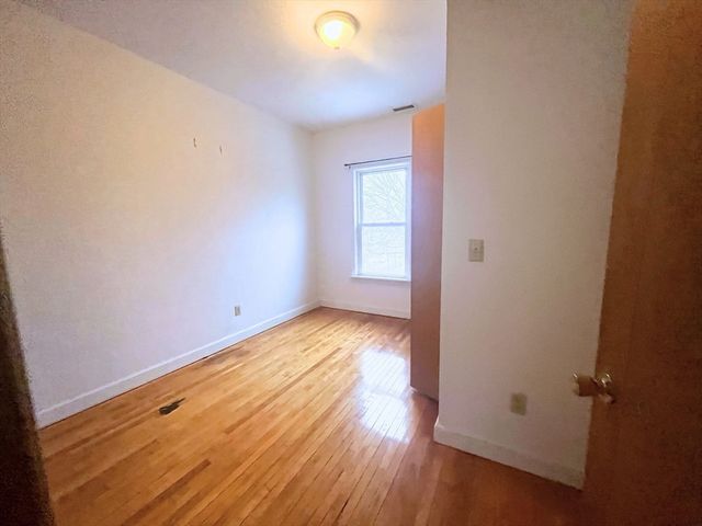 123 Mayfield St 2nd Floor, Worcester, MA 01602