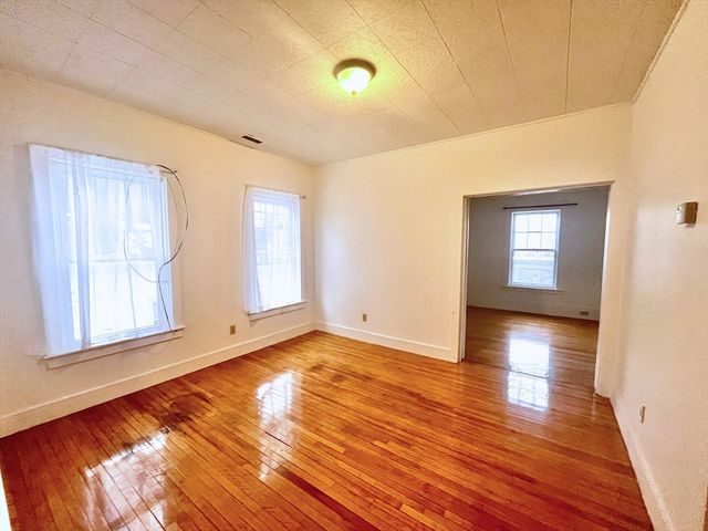 123 Mayfield St 2nd Floor, Worcester, MA 01602