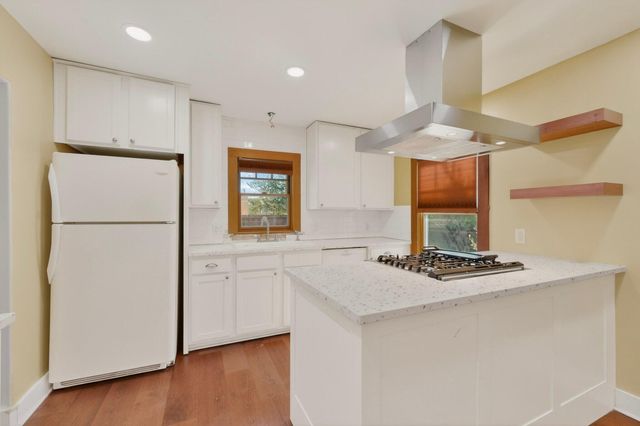 305 Mesa Street SE, Albuquerque, NM 87106